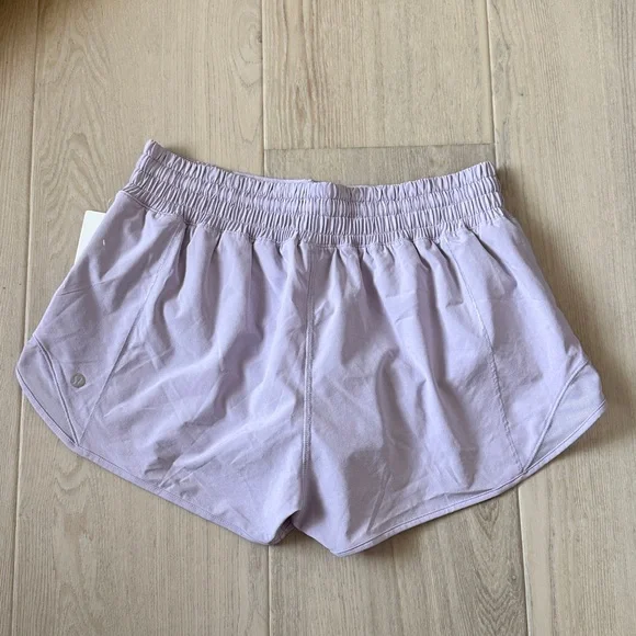 NWT Lululemon Hotty Hot HR Short - Size 8 - Picture 3 of 6